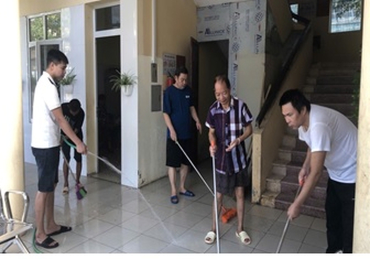 Trung tâm Bảo trợ xã hội 2 Hà Nội tổ chức ra quân tổng vệ sinh môi trường- Ảnh 2.