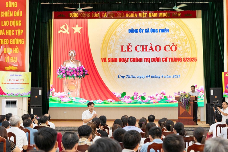 Đảng ủy xã Ứng Thiên tổ chức Lễ chào cờ và sinh hoạt chính trị dưới cờ tháng 8/2025- Ảnh 3.