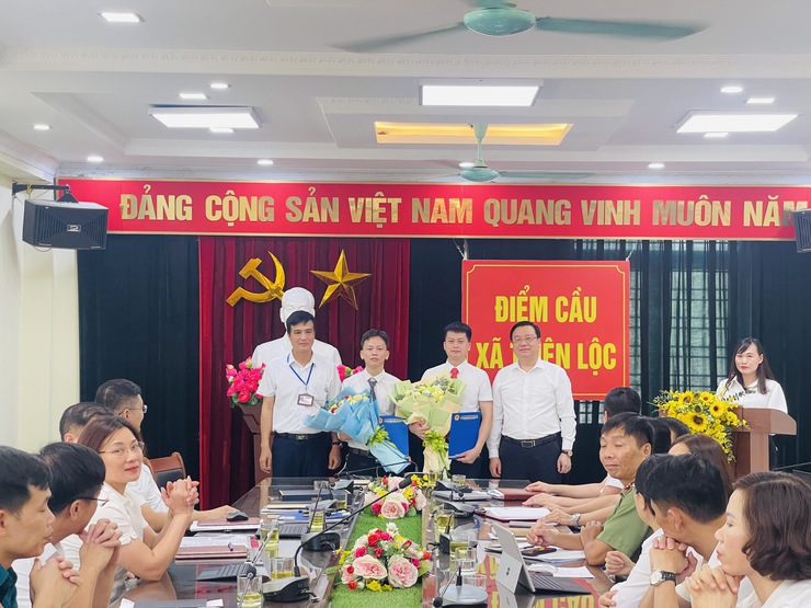 Xã Thiên Lộc tổ chức Hội nghị công bố và trao các Quyết định về công tác cán bộ đối với Ban Quản lý dự án đầu tư - Hạ tầng và Trạm Y tế xã Thiên Lộc- Ảnh 5.