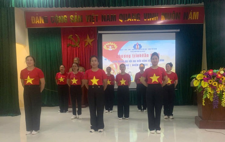 Vân Đình, sôi nổi các chương trình văn nghệ chào mừng Đại hội Đảng bộ xã lần thứ I, nhiệm kỳ 2025 - 2030- Ảnh 5.