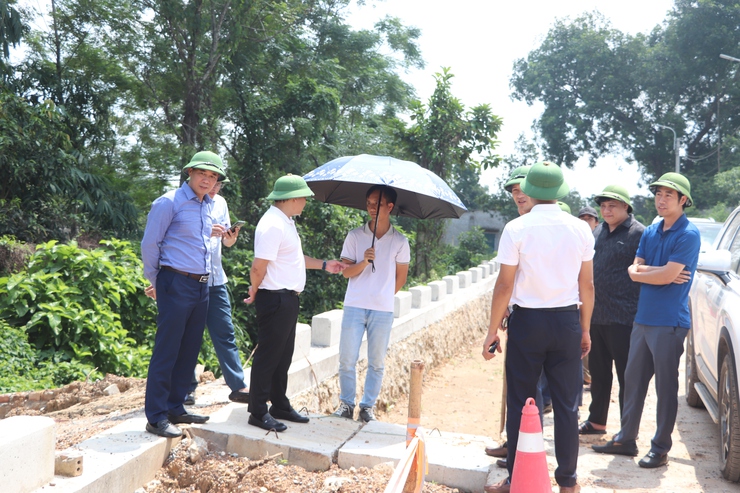 Chủ tịch UBND xã Bất Bạt kiểm tra các công trình xây dựng cơ bản trên địa bàn xã- Ảnh 10.