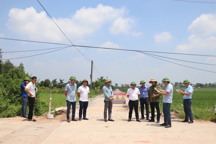 Chủ tịch UBND xã Bất Bạt kiểm tra các công trình xây dựng cơ bản trên địa bàn xã- Ảnh 8.
