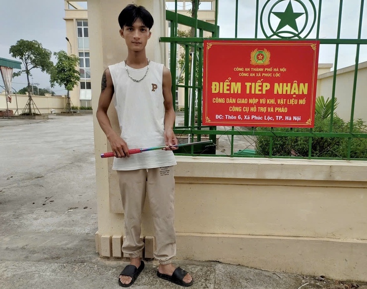 Công an xã Phúc Lộc tăng cường công tác thu hồi vũ khí, vật liệu nổ, công cụ hỗ trợ và pháo vì an toàn của mỗi người, mỗi gia đình và toàn xã hội- Ảnh 1.