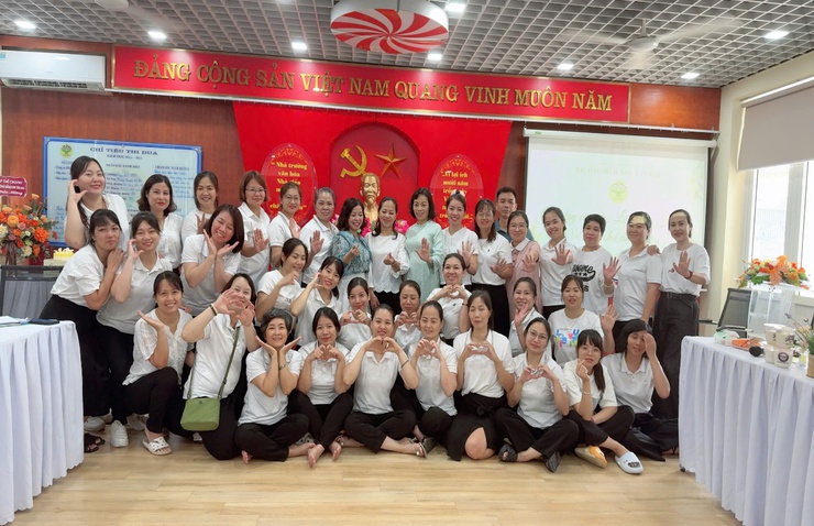 TRƯỜNG MẦM NON TÂN MAI TỔ CHỨC CHIA TAY ĐỒNG CHÍ LÊ KIM HẰNG NGHỈ HƯU THEO CHẾ ĐỘ- Ảnh 1.