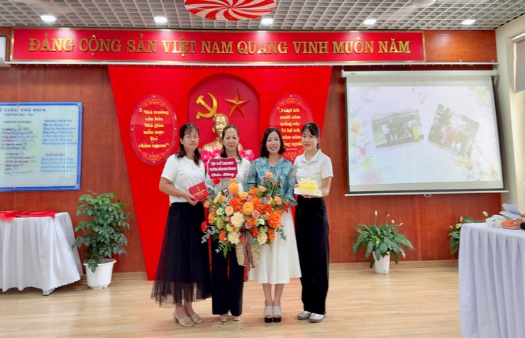 TRƯỜNG MẦM NON TÂN MAI TỔ CHỨC CHIA TAY ĐỒNG CHÍ LÊ KIM HẰNG NGHỈ HƯU THEO CHẾ ĐỘ- Ảnh 2.