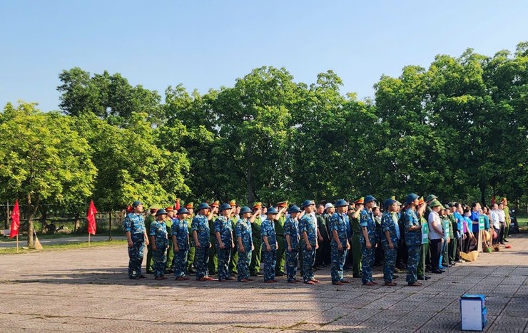 TIỂU ĐOÀN 172 PHỐI HỢP VỚI ĐOÀN THANH NIÊN XÃ NỘI BÀI RA TỔNG VỆ SINH MÔI TRƯỜNG- Ảnh 4.