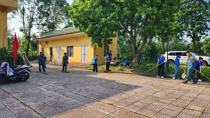 TIỂU ĐOÀN 172 PHỐI HỢP VỚI ĐOÀN THANH NIÊN XÃ NỘI BÀI RA TỔNG VỆ SINH MÔI TRƯỜNG- Ảnh 3.