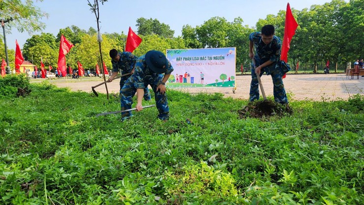 TIỂU ĐOÀN 172 PHỐI HỢP VỚI ĐOÀN THANH NIÊN XÃ NỘI BÀI RA TỔNG VỆ SINH MÔI TRƯỜNG- Ảnh 2.