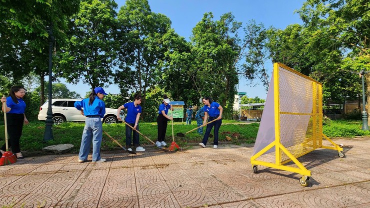 TIỂU ĐOÀN 172 PHỐI HỢP VỚI ĐOÀN THANH NIÊN XÃ NỘI BÀI RA TỔNG VỆ SINH MÔI TRƯỜNG- Ảnh 5.