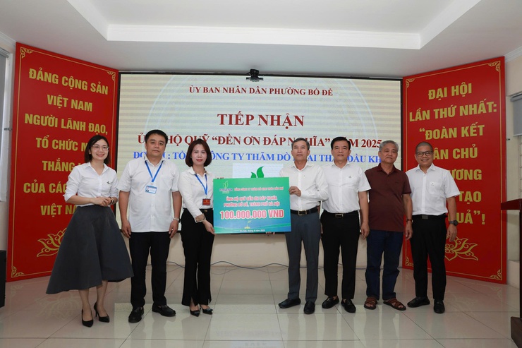 Phường Bồ Đề tiếp nhận ủng hộ Quỹ đền ơn đáp nghĩa năm 2025- Ảnh 1.