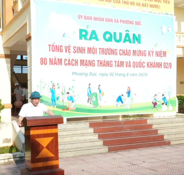 UBND xã Phượng Dực phát động ra quân tổng vệ sinh môi trường chào mừng các ngày lễ lớn- Ảnh 1.