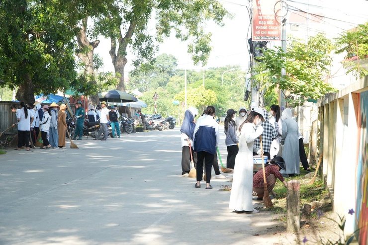 Chuyên Mỹ: Tổ chức lễ phát động phong trào tổng vệ sinh môi trường và thi đua " Sáng- xanh- sạch- đẹp"- Ảnh 4.