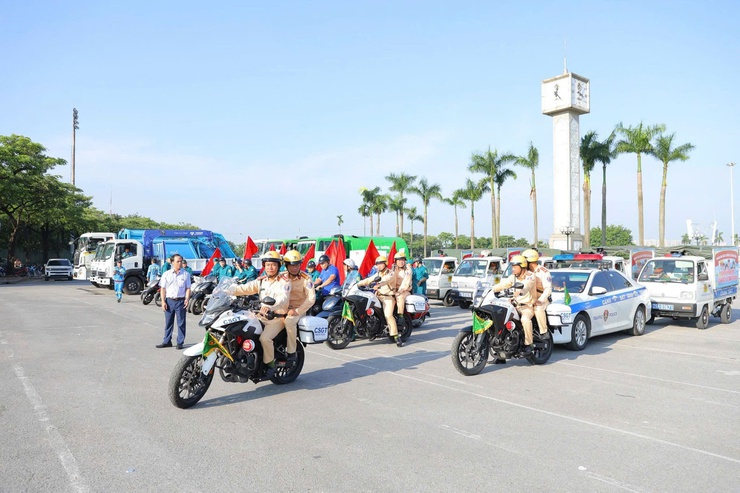 Phường Từ Liêm ra quân tổng vệ sinh môi trường, đảm bảo văn minh đô thị- Ảnh 5.