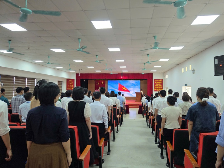 Trang nghiêm Lễ chào cờ và sinh hoạt dưới cờ tháng 8/2025 của phường Xuân Phương- Ảnh 1.