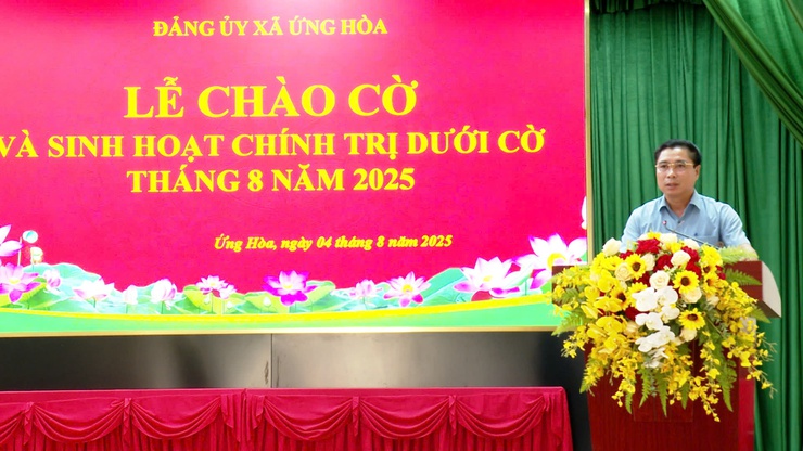 Ứng Hòa tổ chức chào cờ và sinh hoạt chính trị dưới cờ  tháng 8/2025.- Ảnh 1.