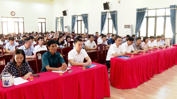 Ứng Hòa tổ chức chào cờ và sinh hoạt chính trị dưới cờ  tháng 8/2025.- Ảnh 2.