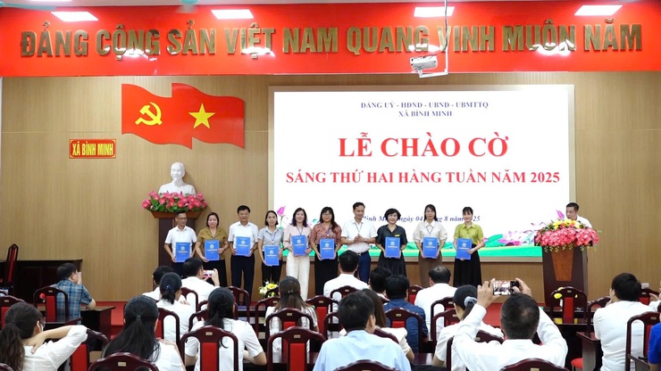 XÃ BÌNH MINH TỔ CHỨC LỄ CHÀO CỜ ĐẦU TUẦN; ĐÁNH GIÁ KẾT QUẢ THÁNG 7, TRIỂN KHAI NHIỆM VỤ TRỌNG TÂM THÁNG 8- Ảnh 5.