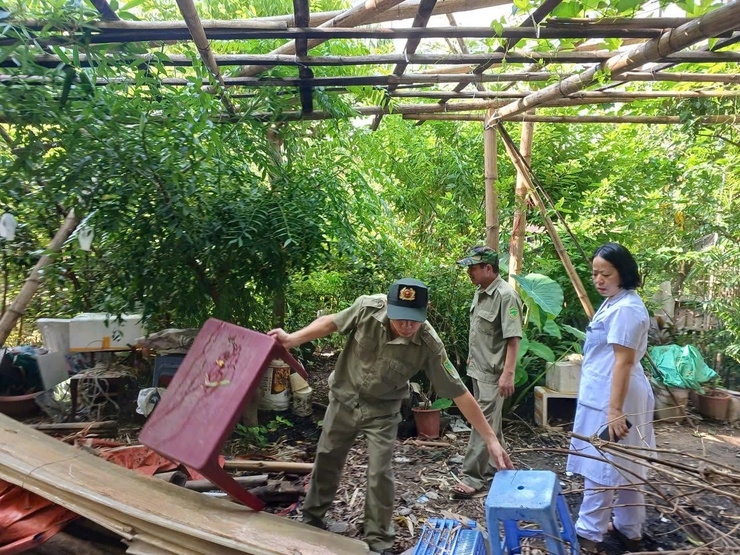 Trạm Y tế phường Tổ chức truyền thông về phòng chống sốt xuất huyết (SXH), tham gia Lễ ra quân Tổng vệ sinh môi trường và phun diệt muỗi bằng máy mù nóng tại ổ dịch TDP số 12, 13 Kiều Mai
- Ảnh 4.