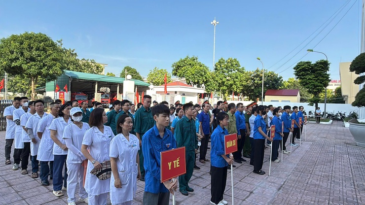 Trạm Y tế phường Tổ chức truyền thông về phòng chống sốt xuất huyết (SXH), tham gia Lễ ra quân Tổng vệ sinh môi trường và phun diệt muỗi bằng máy mù nóng tại ổ dịch TDP số 12, 13 Kiều Mai
- Ảnh 3.