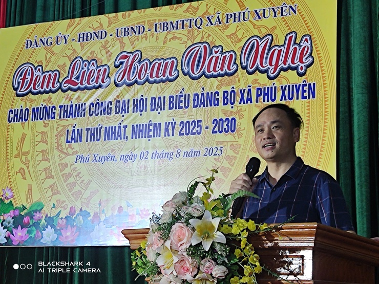 Đêm liên hoan văn nghệ chào mừng thành công Đại hội Đại biểu Đảng bộ xã Phú Xuyên lần thứ nhất, nhiệm kỳ 2025 - 2030- Ảnh 4.