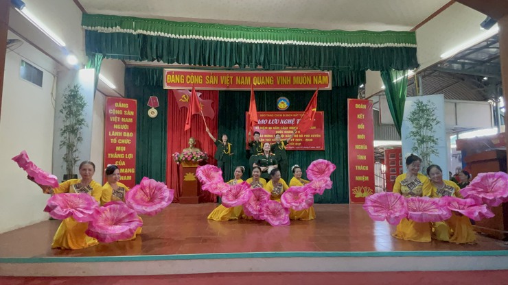 Đêm liên hoan văn nghệ chào mừng thành công Đại hội Đại biểu Đảng bộ xã Phú Xuyên lần thứ nhất, nhiệm kỳ 2025 - 2030- Ảnh 14.