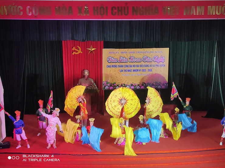 Đêm liên hoan văn nghệ chào mừng thành công Đại hội Đại biểu Đảng bộ xã Phú Xuyên lần thứ nhất, nhiệm kỳ 2025 - 2030- Ảnh 5.
