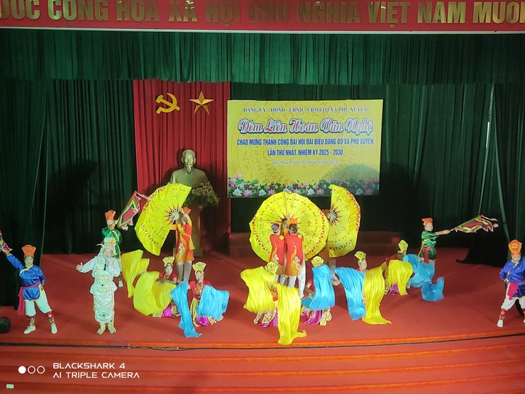 Đêm liên hoan văn nghệ chào mừng thành công Đại hội Đại biểu Đảng bộ xã Phú Xuyên lần thứ nhất, nhiệm kỳ 2025 - 2030- Ảnh 7.