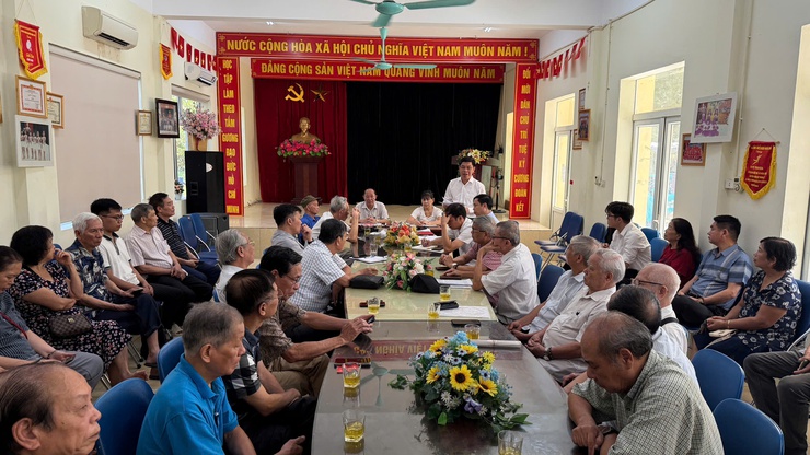 Đảng ủy phường Xuân Phương tăng cường công tác lãnh đạo cơ sở qua hoạt động dự sinh hoạt chi bộ tháng 8/2025- Ảnh 1.