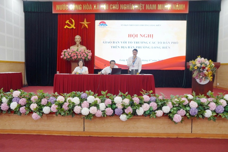 UBND phường Long Biên tổ chức hội nghị giao ban Tổ trưởng tổ dân phố tháng 7/2025- Ảnh 9.