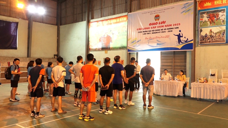 Sôi nổi giải cầu lông mở rộng chào mừng Đại hội, đại biểu Đảng bộ xã Hương Sơn lần thứ nhất, nhiệm kỳ 2025 – 2030- Ảnh 1.