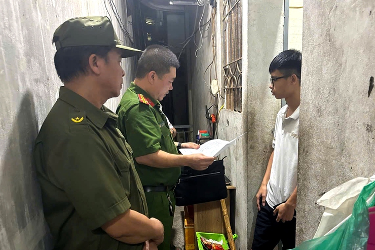 Công an phường Thanh Xuân ra quân tuyên truyền, kiểm tra, đảm bảo an ninh trật tự trên địa bàn- Ảnh 2.
