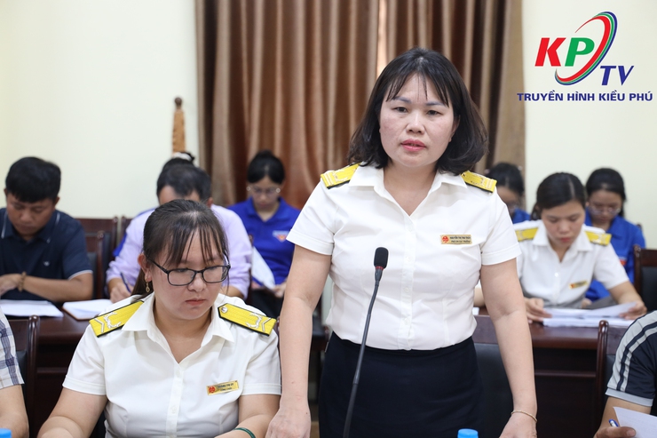 Chủ tịch UBND xã Kiều Phú làm việc với Trưởng các thôn về triển khai, hướng dẫn sử dụng ứng dụng thuế điện tử Etaxmobile- Ảnh 2.
