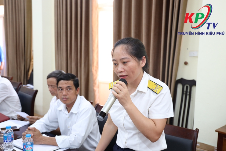 Chủ tịch UBND xã Kiều Phú làm việc với Trưởng các thôn về triển khai, hướng dẫn sử dụng ứng dụng thuế điện tử Etaxmobile- Ảnh 3.