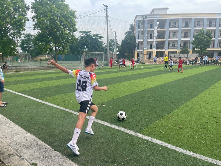 Vòng Bán kết giải bóng đá nhi đồng xã Thiên Lộc - hè 2025- Ảnh 4.