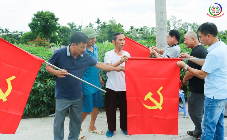 Thôn Ngô Sài rực rỡ cờ đỏ chào mừng Đại hội Đảng bộ xã Quốc Oai lần thứ I, nhiệm kỳ 2025–2030- Ảnh 4.