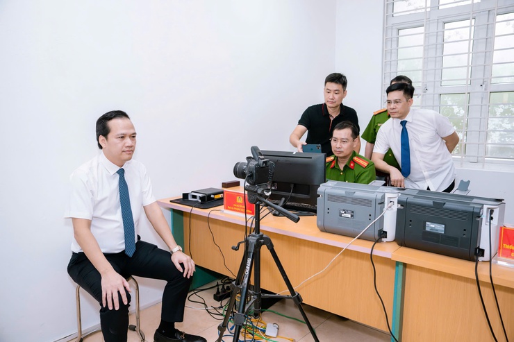 ĐẢNG ỦY PHƯỜNG ĐÔNG NGẠC KIỂM TRA VIỆC TỔ CHỨC CẤP ĐỔI THẺ ĐẢNG VIÊN
- Ảnh 2.