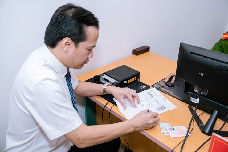 ĐẢNG ỦY PHƯỜNG ĐÔNG NGẠC KIỂM TRA VIỆC TỔ CHỨC CẤP ĐỔI THẺ ĐẢNG VIÊN
- Ảnh 3.