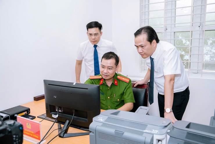 ĐẢNG ỦY PHƯỜNG ĐÔNG NGẠC KIỂM TRA VIỆC TỔ CHỨC CẤP ĐỔI THẺ ĐẢNG VIÊN
- Ảnh 1.