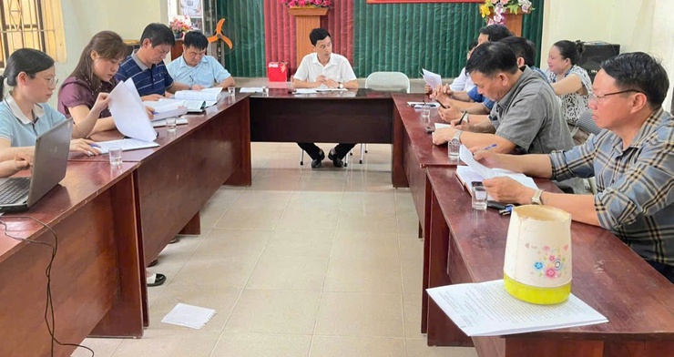 Xã Đoài Phương niêm yết công khai và giao Quyết định cưỡng chế thu hồi đất

- Ảnh 1.
