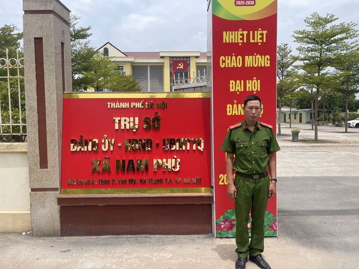 Công an xã Nam Phù bảo đảm an ninh, an toàn Đại hội đại biểu Đảng bộ xã lần thứ I, nhiệm kỳ 2025 - 2030- Ảnh 6.