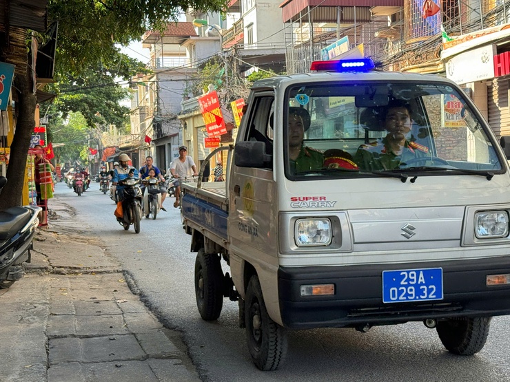 Công an xã Nam Phù bảo đảm an ninh, an toàn Đại hội đại biểu Đảng bộ xã lần thứ I, nhiệm kỳ 2025 - 2030- Ảnh 9.