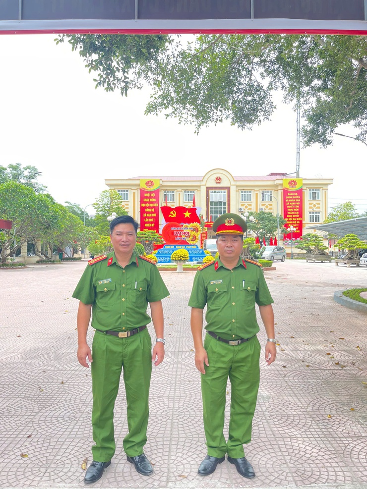 Công an xã Nam Phù bảo đảm an ninh, an toàn Đại hội đại biểu Đảng bộ xã lần thứ I, nhiệm kỳ 2025 - 2030- Ảnh 7.