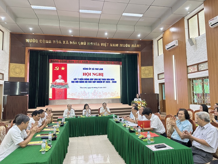 Đảng ủy xã Thư Lâm tổ chức Hội nghị lấy ý kiến các đồng chí nguyên lãnh đạo huyện Đông Anh qua các thời kỳ đóng góp vào Dự thảo văn kiện Đại hội Đảng các cấp nhiệm kỳ 2025-2030.- Ảnh 1.