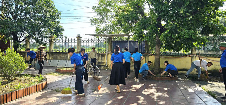 ĐOÀN THANH NIÊN XÃ DÂN HÒA RA QUÂN HƯỞNG ỨNG PHONG TRÀO “SÁNG – XANH – SẠCH – ĐẸP”: LAN TỎA Ý THỨC VÌ MỘT MÔI TRƯỜNG XANH- Ảnh 3.