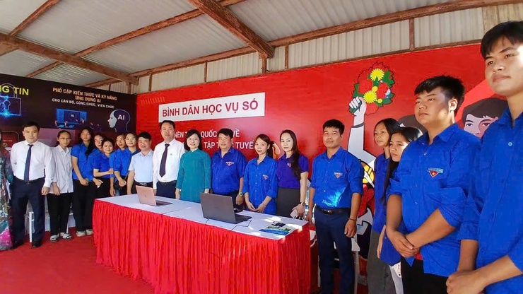 Chuyển đổi số từ cơ sở: Hòa Lạc đặt mục tiêu phổ cập kỹ năng số đến từng người dân- Ảnh 6.