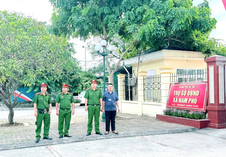 Công an xã Nam Phù bảo đảm an ninh, an toàn Đại hội đại biểu Đảng bộ xã lần thứ I, nhiệm kỳ 2025 - 2030- Ảnh 1.