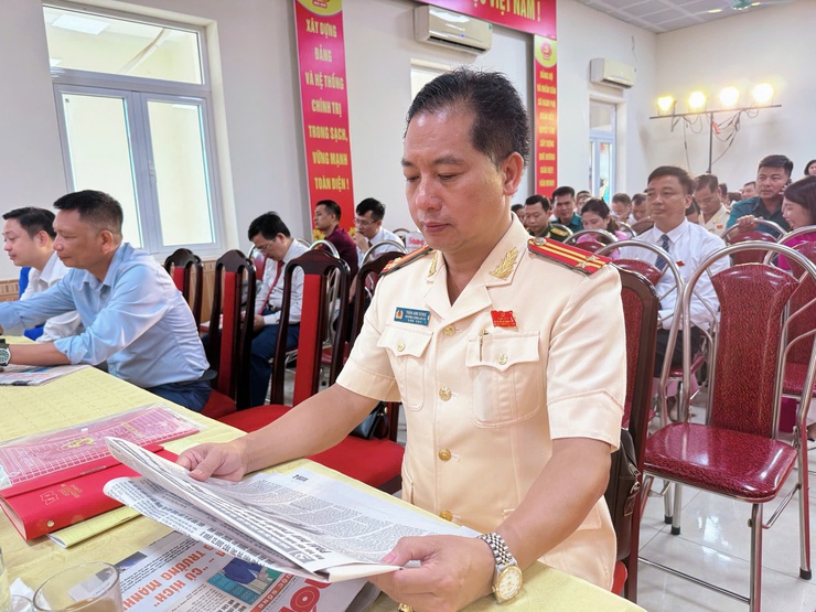 Công an xã Nam Phù bảo đảm an ninh, an toàn Đại hội đại biểu Đảng bộ xã lần thứ I, nhiệm kỳ 2025 - 2030- Ảnh 2.
