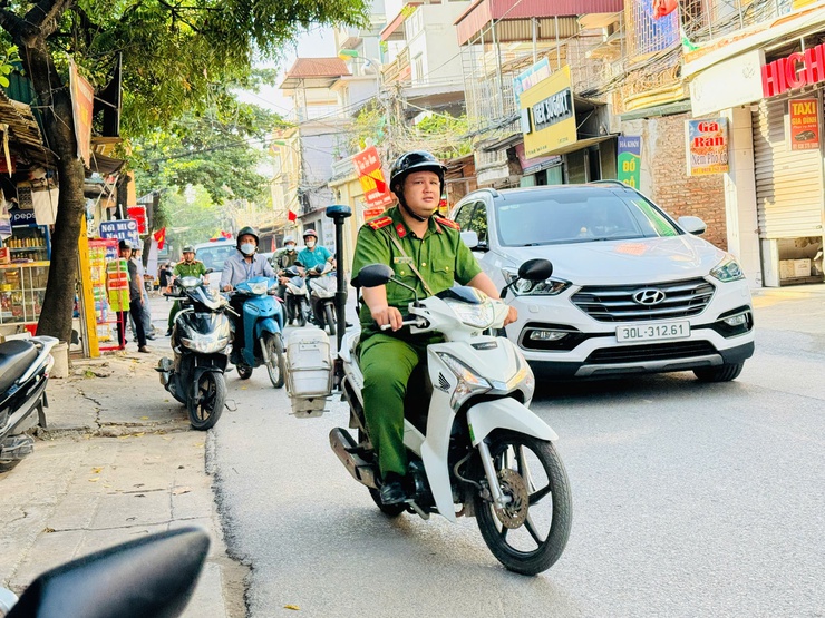Công an xã Nam Phù bảo đảm an ninh, an toàn Đại hội đại biểu Đảng bộ xã lần thứ I, nhiệm kỳ 2025 - 2030- Ảnh 4.