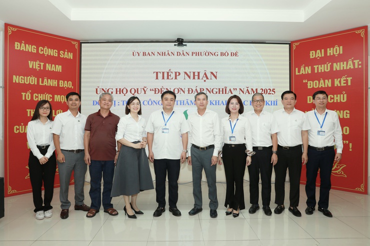 Phường Bồ Đề tiếp nhận ủng hộ Quỹ đền ơn đáp nghĩa năm 2025- Ảnh 4.