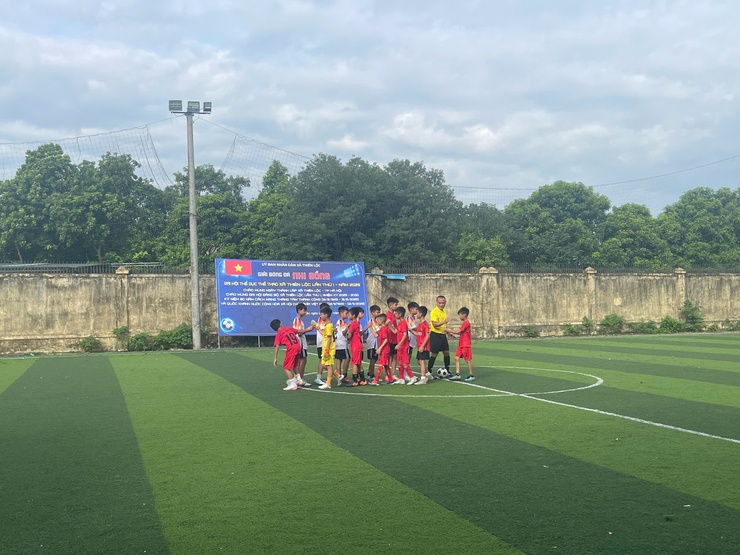 Vòng Bán kết giải bóng đá nhi đồng xã Thiên Lộc - hè 2025- Ảnh 2.
